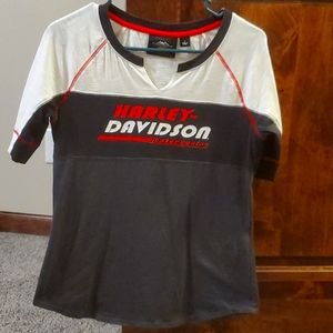HARLEY DAVIDSON ladies Small Tshirt EUC!